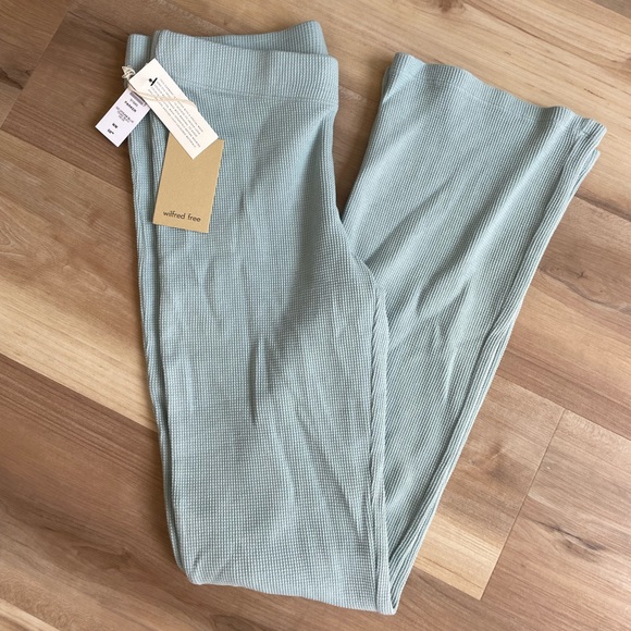 Aritzia - Picture 3 of 7